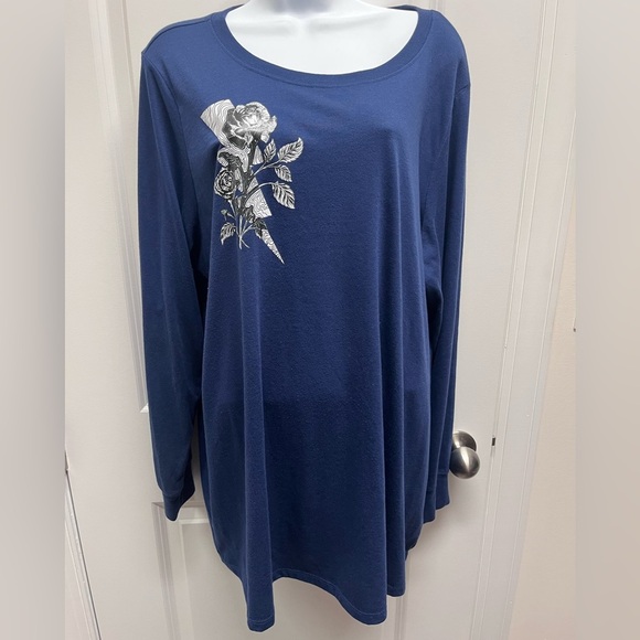 Torrid classic fit long sleeve tshirt with rose and Lightning graphic size 3 - Picture 1 of 6
